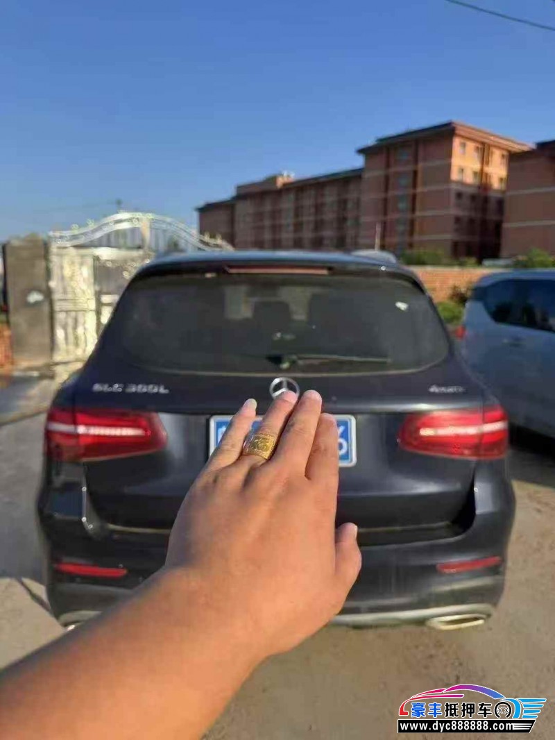 17年奔驰GLCSUV抵押车出售