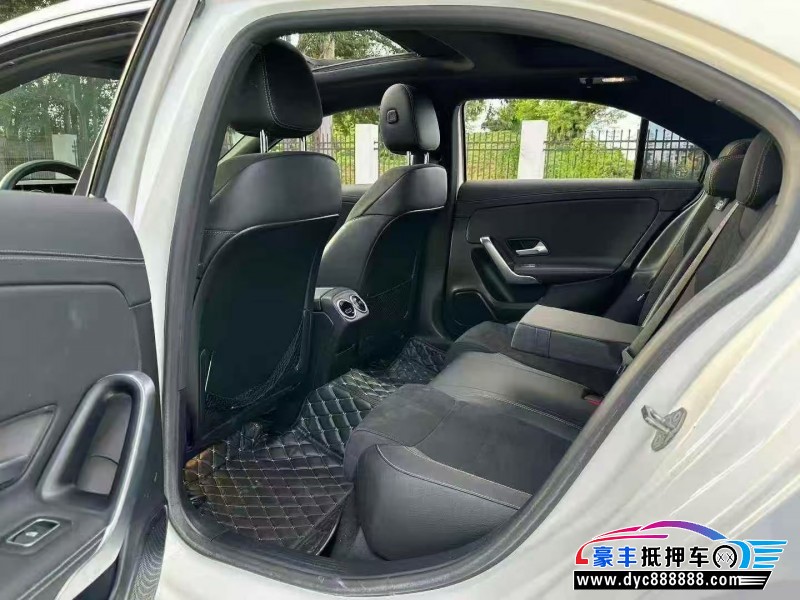 20年奔驰A轿车抵押车出售