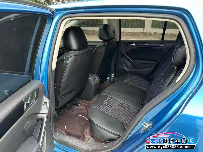 13年大众高尔夫轿车抵押车出售