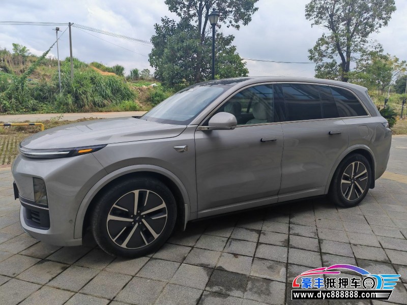 24年理想L8轿车抵押车出售