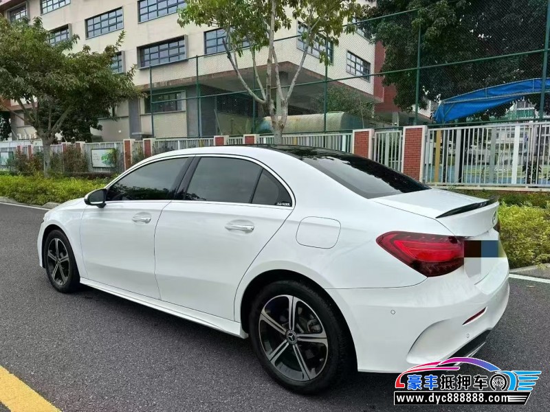 23年奔驰A轿车抵押车出售