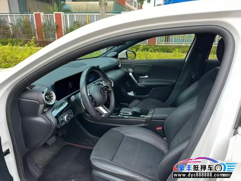 23年奔驰A轿车抵押车出售