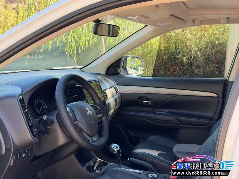 13年三菱欧蓝德SUV抵押车出售