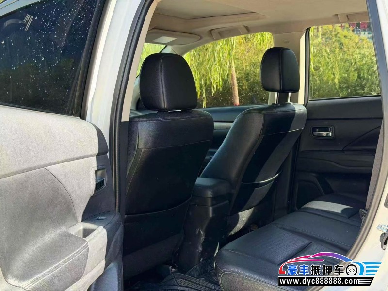 13年三菱欧蓝德SUV抵押车出售