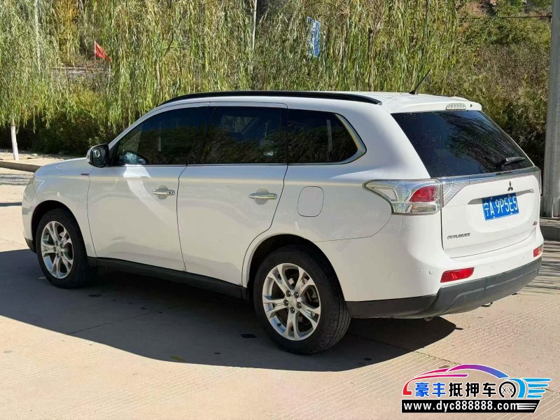 13年三菱欧蓝德SUV抵押车出售
