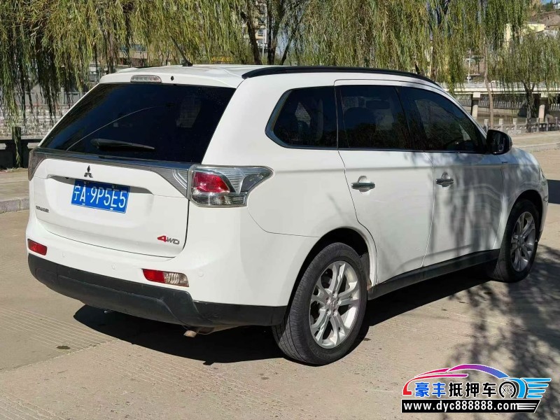 13年三菱欧蓝德SUV抵押车出售