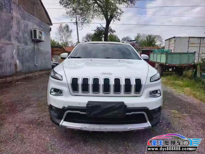 16年Jeep自由光轿车抵押车出售