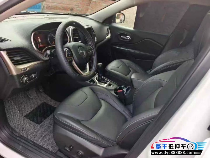 16年Jeep自由光轿车抵押车出售