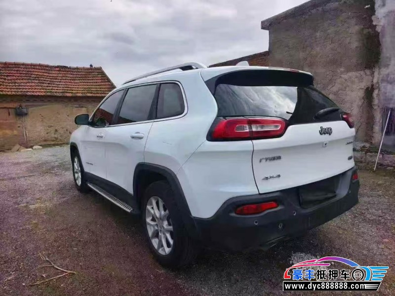 16年Jeep自由光轿车抵押车出售