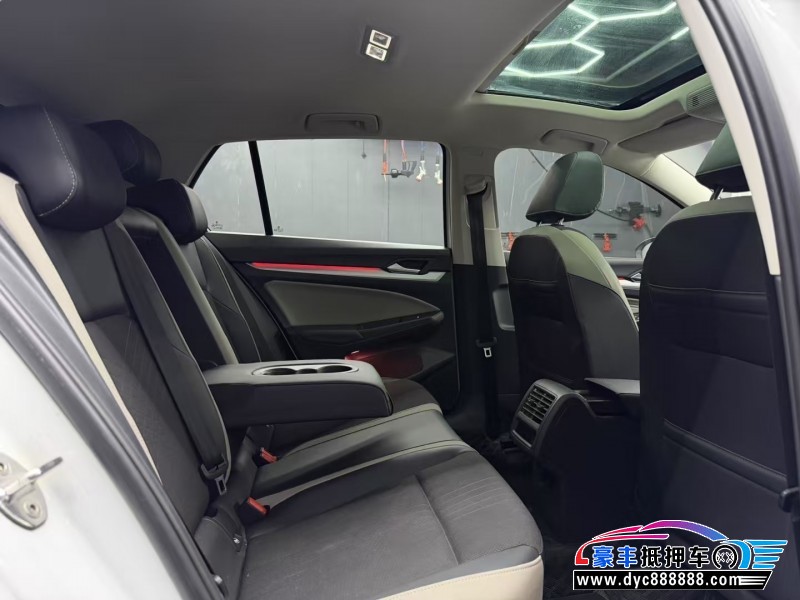 21年大众高尔夫轿车抵押车出售