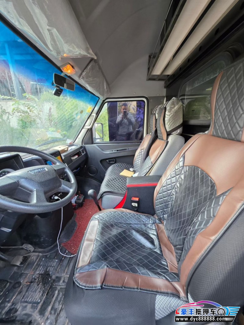 23年依维柯得意MPV抵押车出售