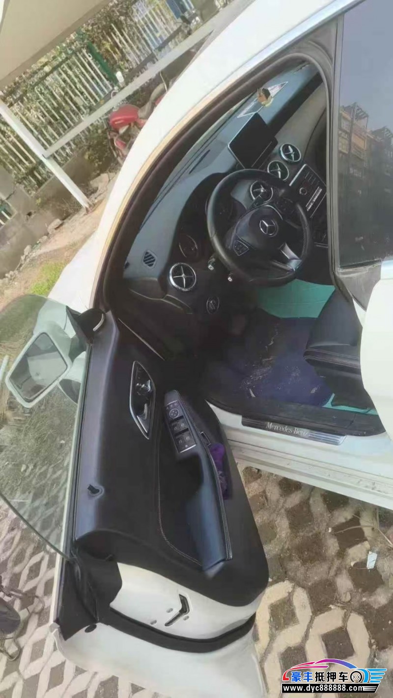 17年奔驰CLA轿车抵押车出售