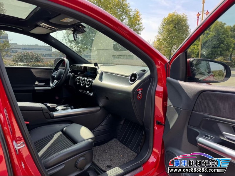 19年奔驰B轿车抵押车出售