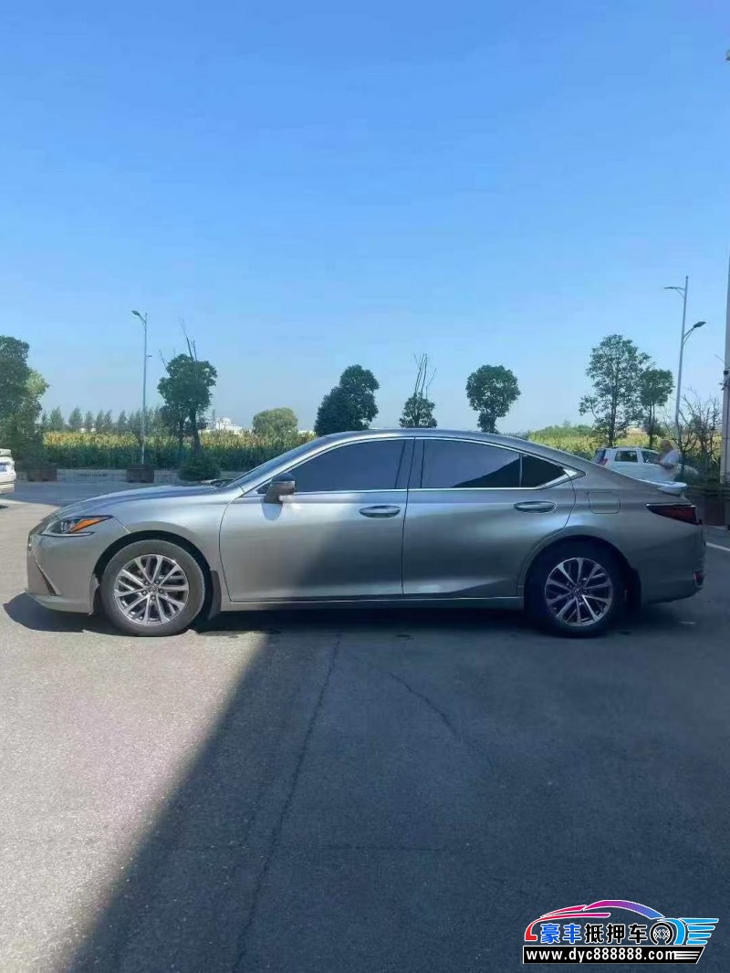 22年雷克萨斯ES轿车抵押车出售