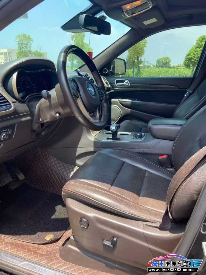 15年Jeep大切诺基轿车抵押车出售