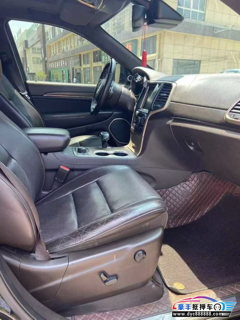 15年Jeep大切诺基轿车抵押车出售