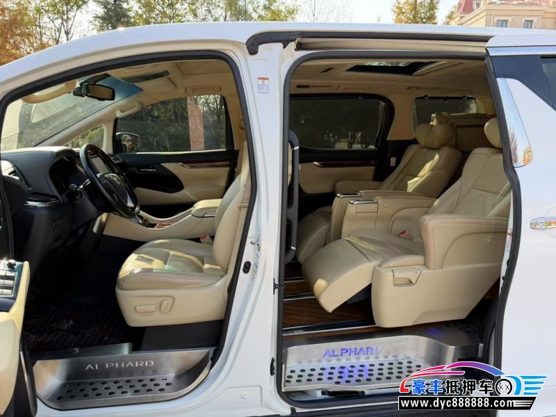 17年丰田埃尔法轿车抵押车出售