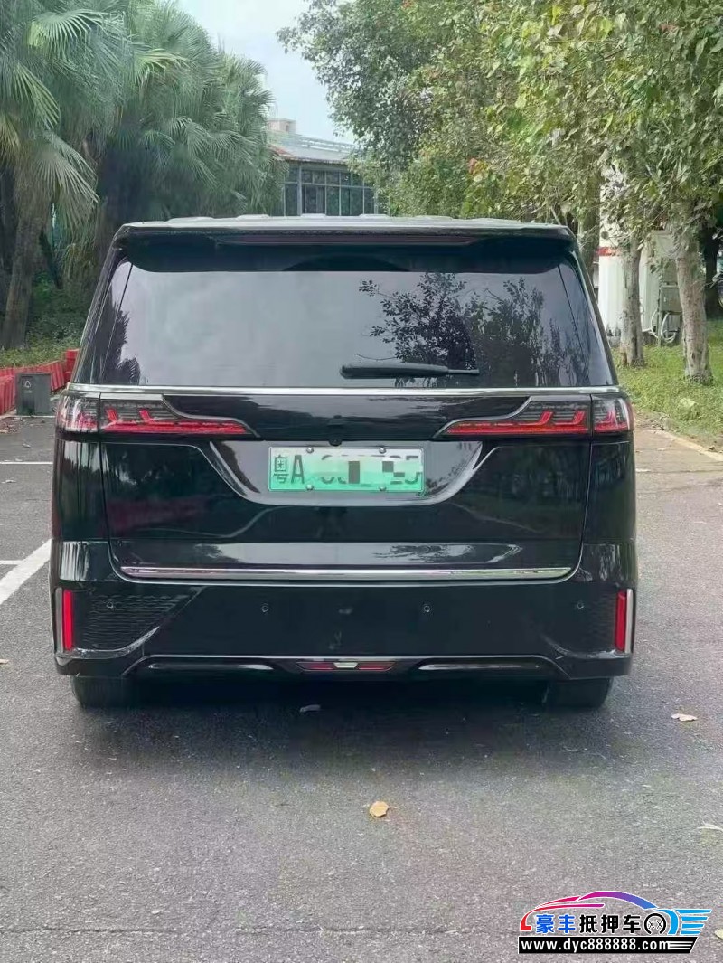 24年岚图梦想家轿车抵押车出售