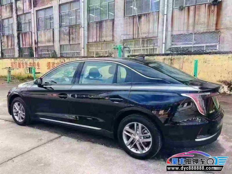 25年红旗EQM5轿车抵押车出售