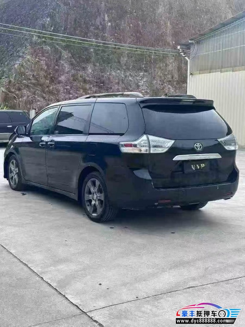 17年丰田塞纳轿车抵押车出售