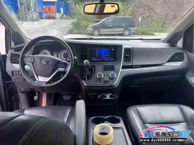 17年丰田塞纳轿车抵押车出售