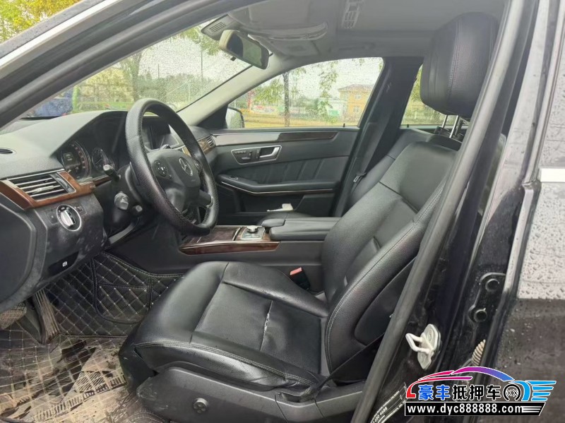 13年奔驰E轿车抵押车出售