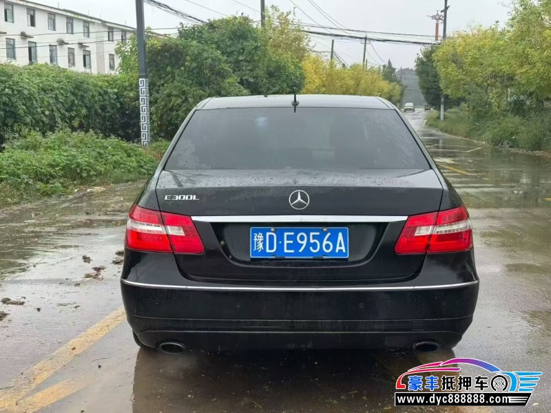 13年奔驰E轿车抵押车出售