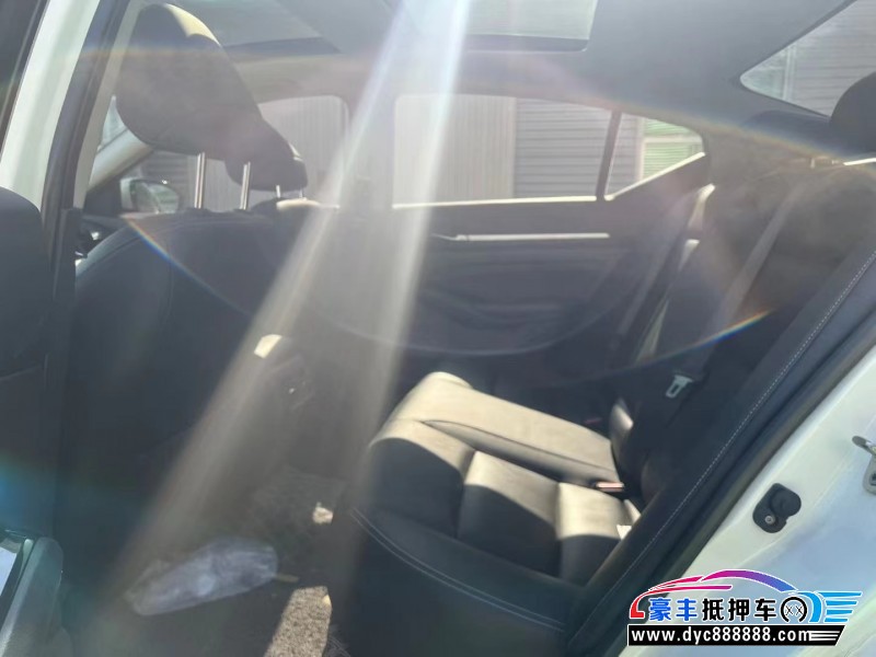 22年日产天籁轿车抵押车出售