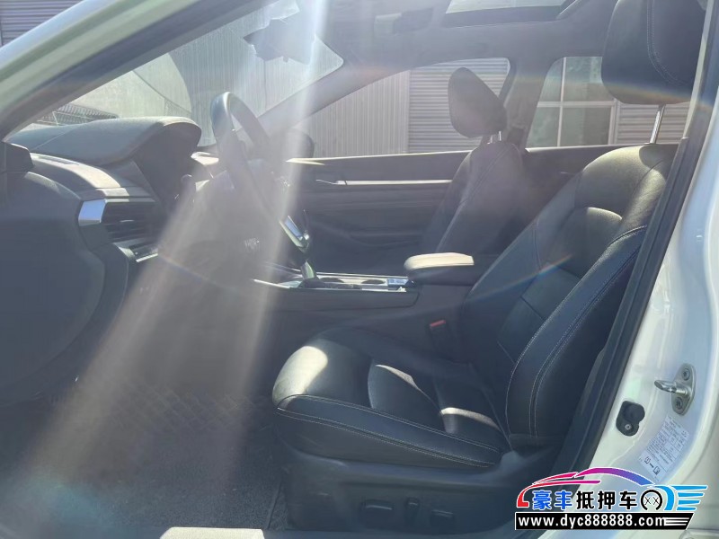 22年日产天籁轿车抵押车出售