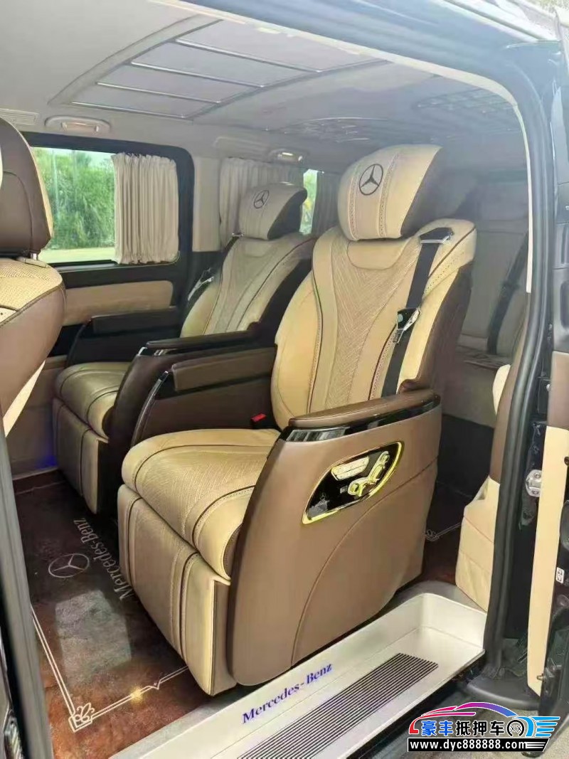 22年奔驰威霆轿车抵押车出售