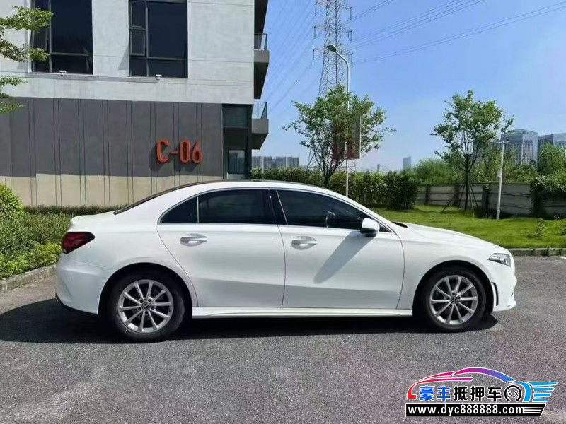 19年奔驰A轿车抵押车出售