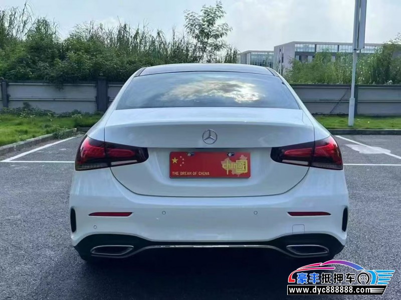 19年奔驰A轿车抵押车出售