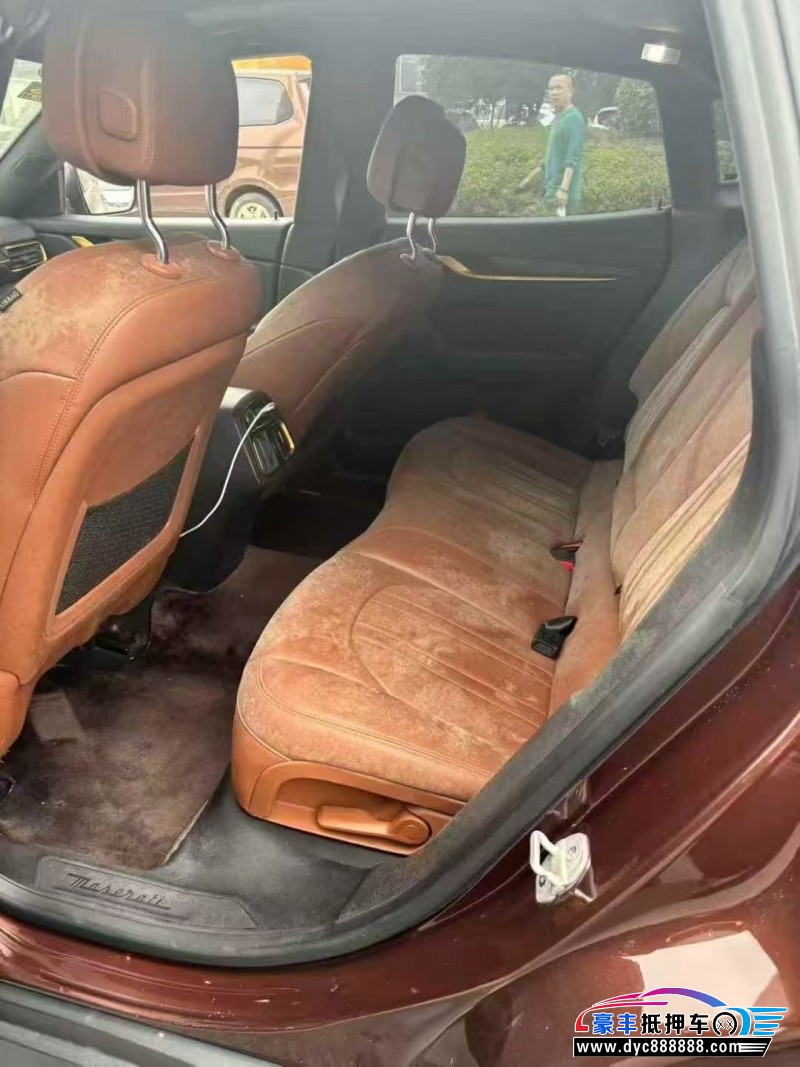 18年玛莎拉蒂莱万特轿车抵押车出售