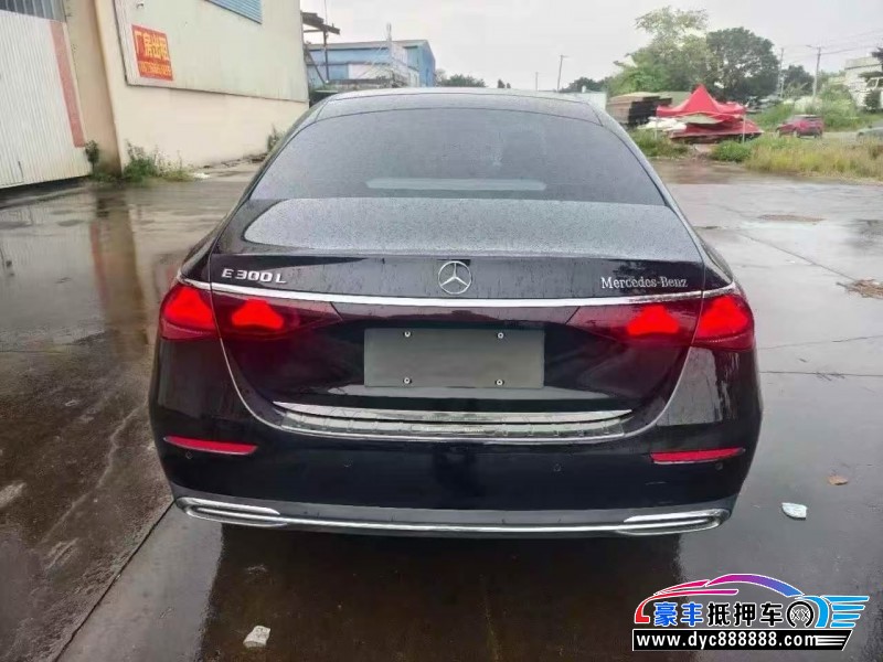 25年奔驰E轿车抵押车出售