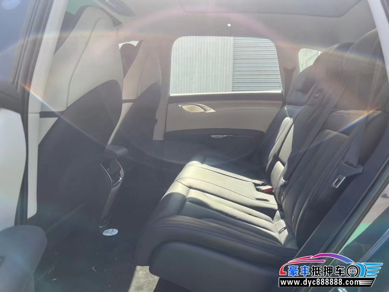 25年智己LS7轿车抵押车出售