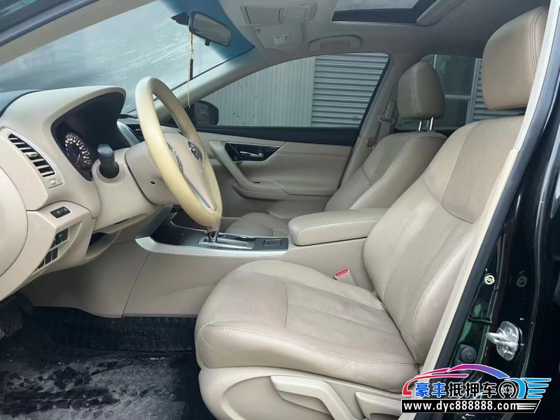 18年日产天籁轿车抵押车出售