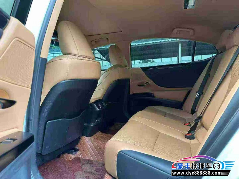 22年雷克萨斯ES轿车抵押车出售