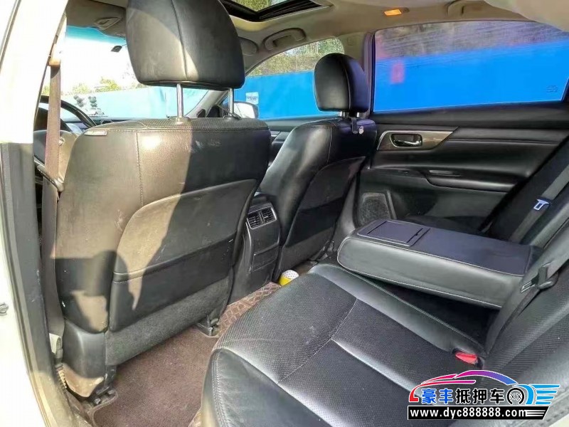 13年日产天籁轿车抵押车出售