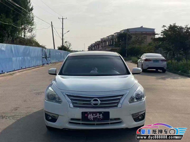 13年日产天籁轿车抵押车出售
