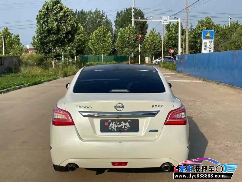 13年日产天籁轿车抵押车出售