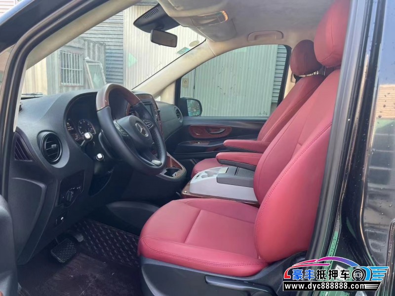 17年奔驰威霆轿车抵押车出售