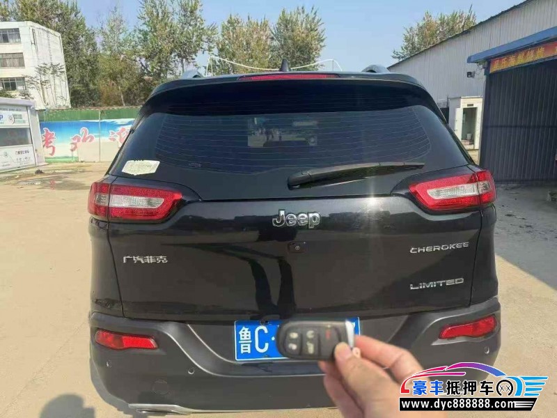 17年Jeep自由光轿车抵押车出售