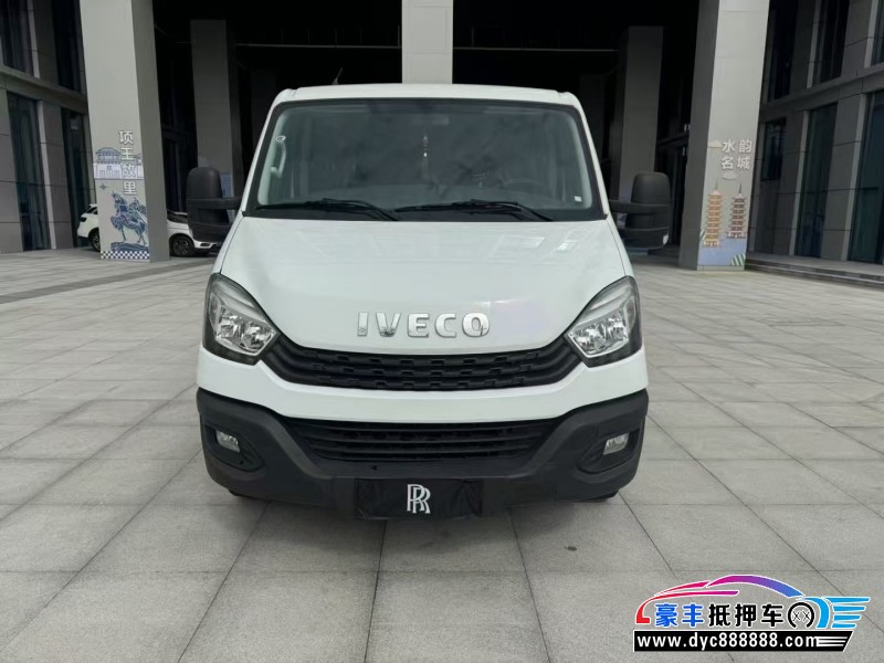 22年依维柯欧盛轿车抵押车出售