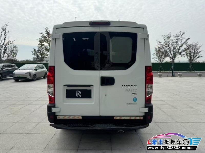 22年依维柯欧盛轿车抵押车出售