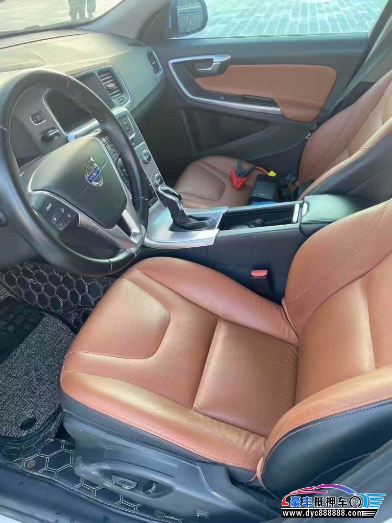 17年沃尔沃S60轿车抵押车出售