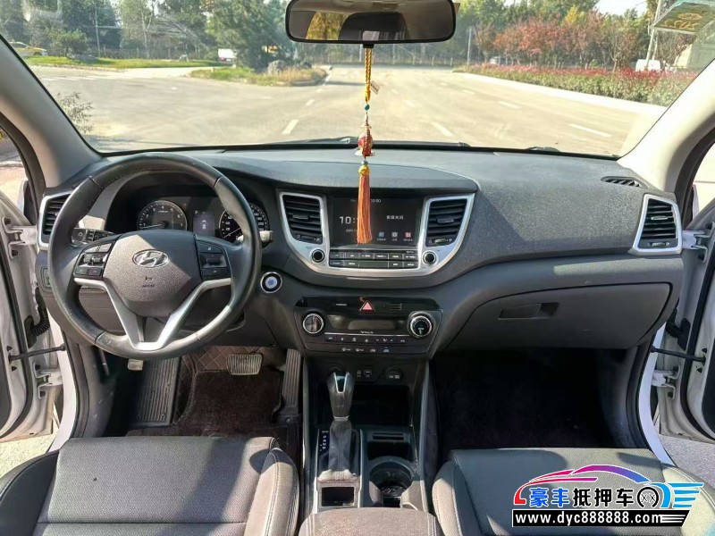 16年现代途胜轿车抵押车出售