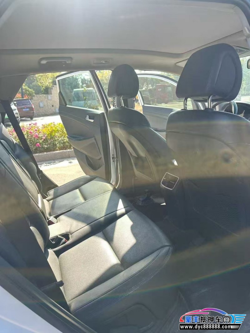 16年现代途胜轿车抵押车出售