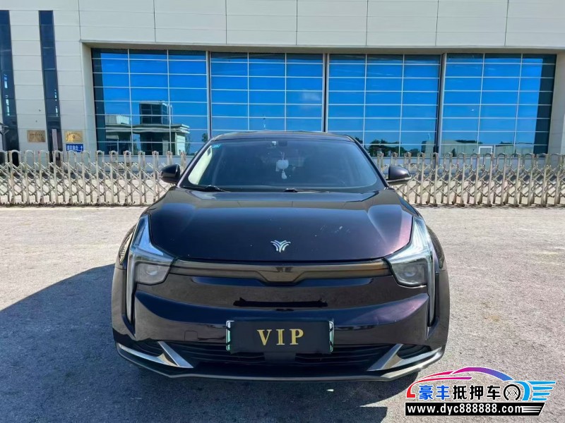 抵押车出售23年哪吒U轿车