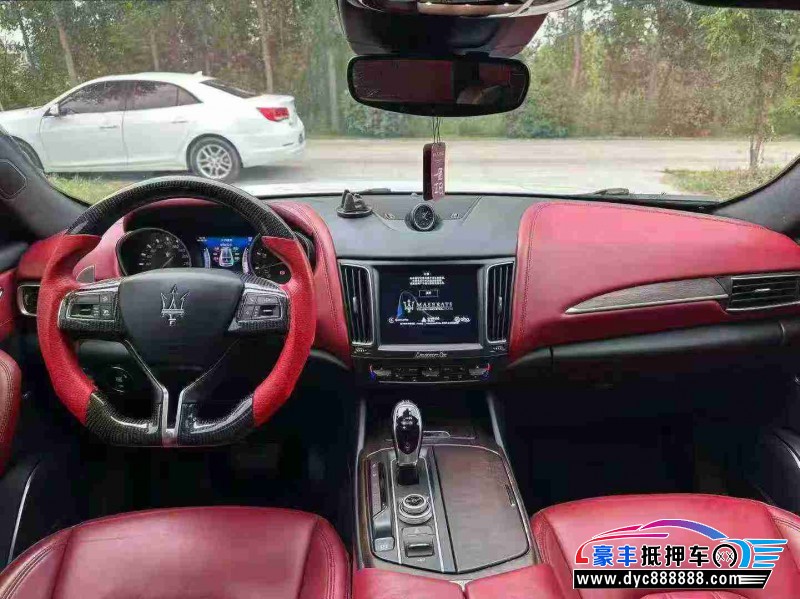 17年玛莎拉蒂莱万特轿车抵押车出售
