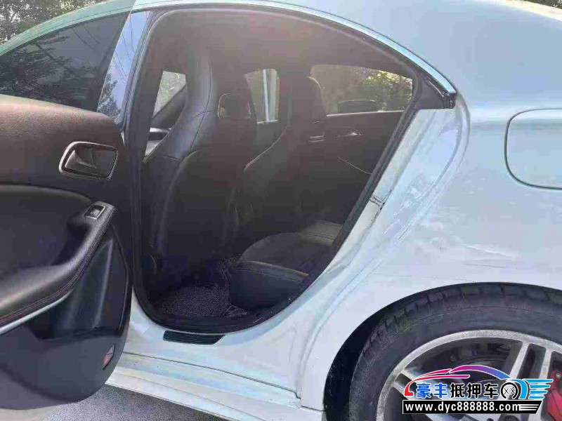 16年奔驰CLA轿车抵押车出售